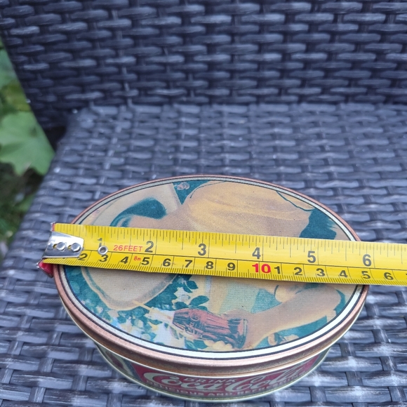 1988 Coca Cola Oval Tin Box - Picture 5 of 8